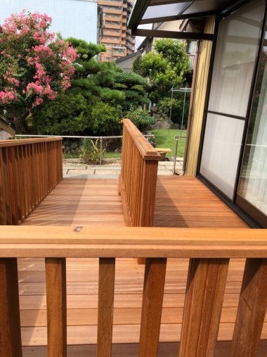 スロープ・車いす・ウッドデッキ・セランガンバツ材