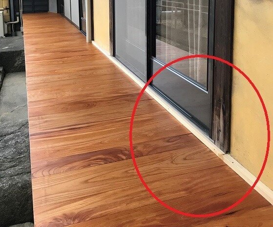 けやき・濡れ縁